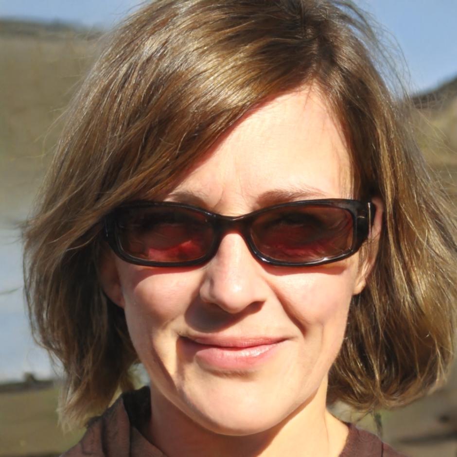 Portrait de Julie, experte en communication financière